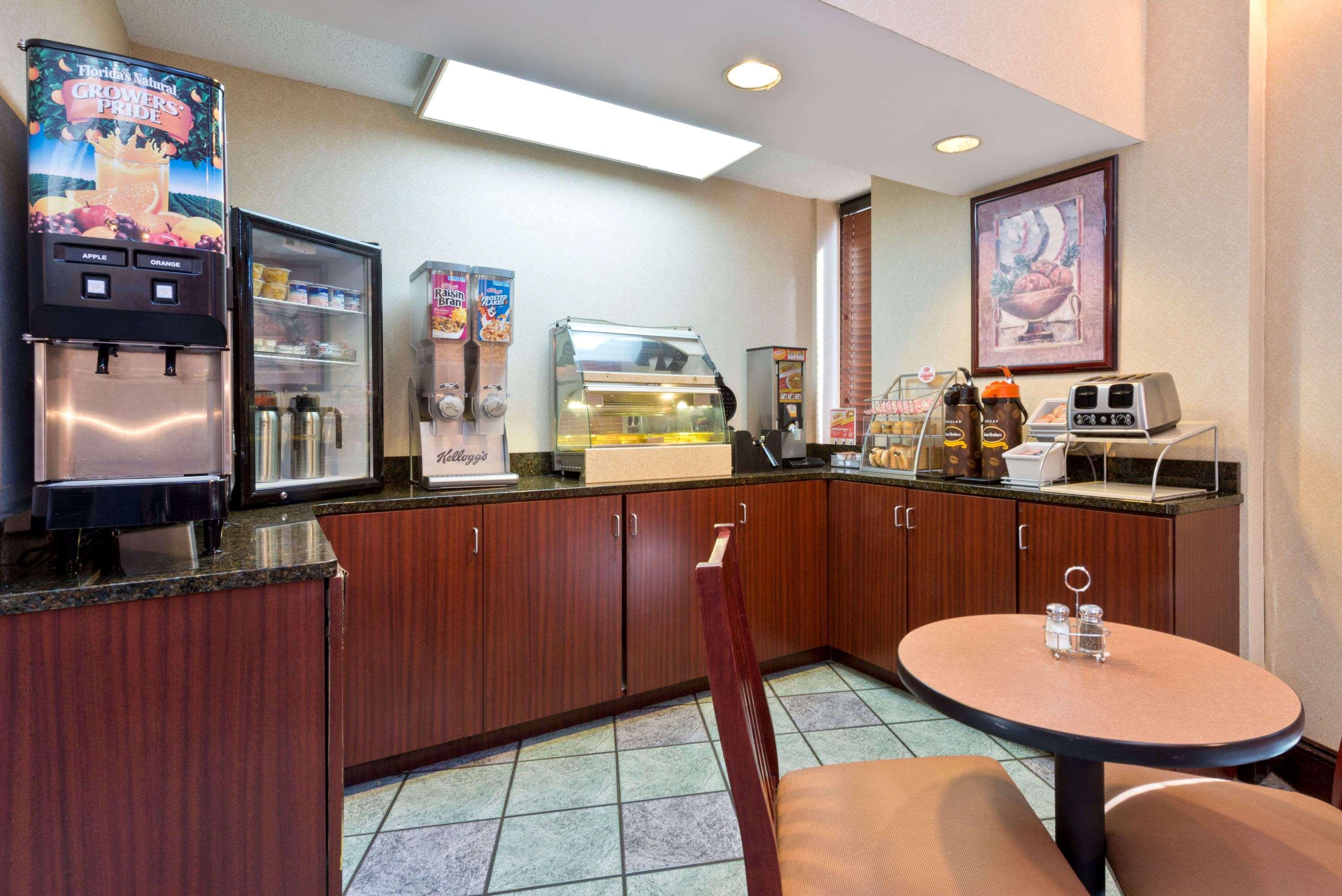 Super 8 By Wyndham Huntersville/Charlotte Area Экстерьер фото