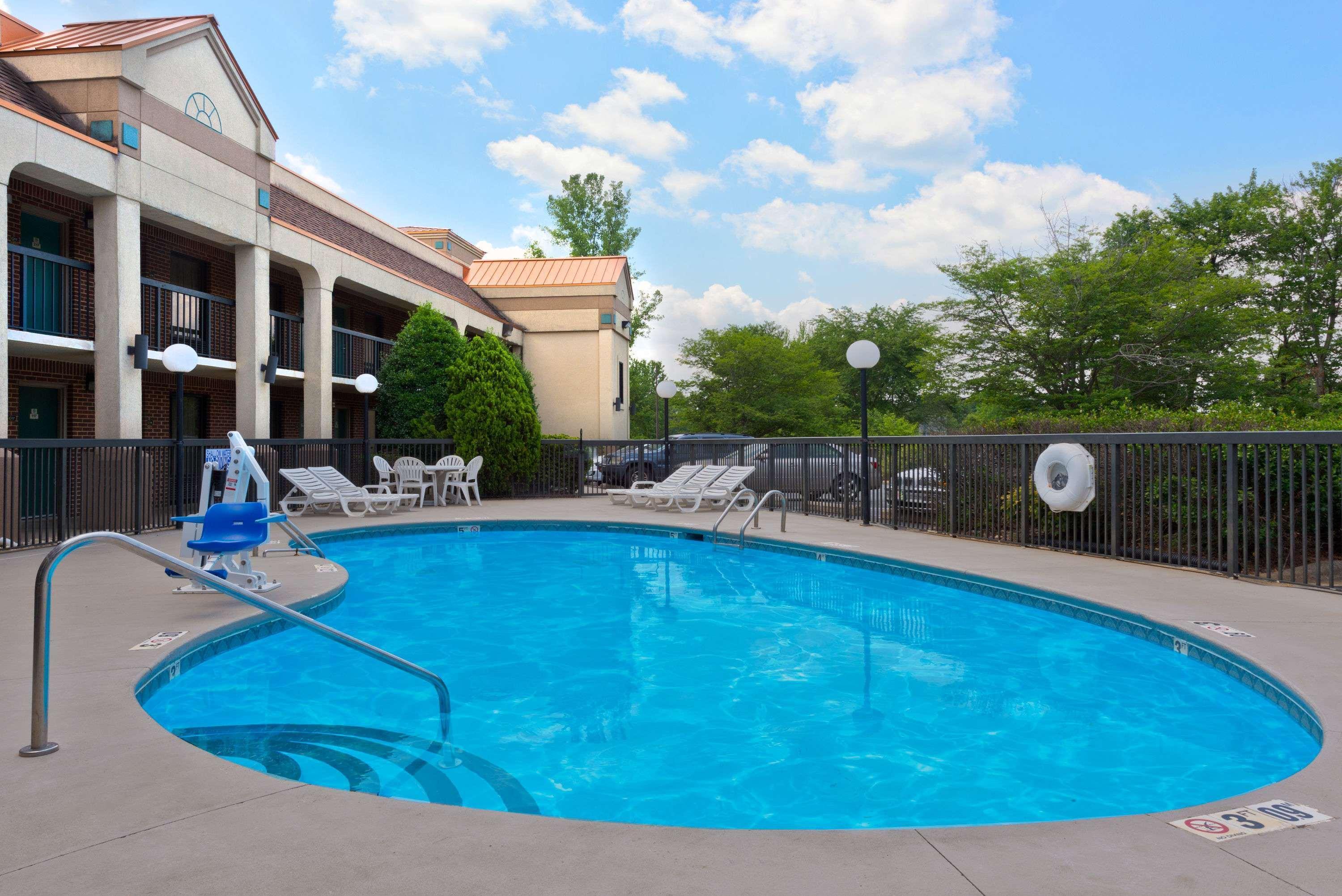 Super 8 By Wyndham Huntersville/Charlotte Area Экстерьер фото