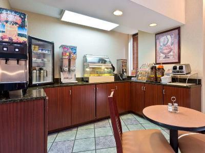 Super 8 By Wyndham Huntersville/Charlotte Area Экстерьер фото